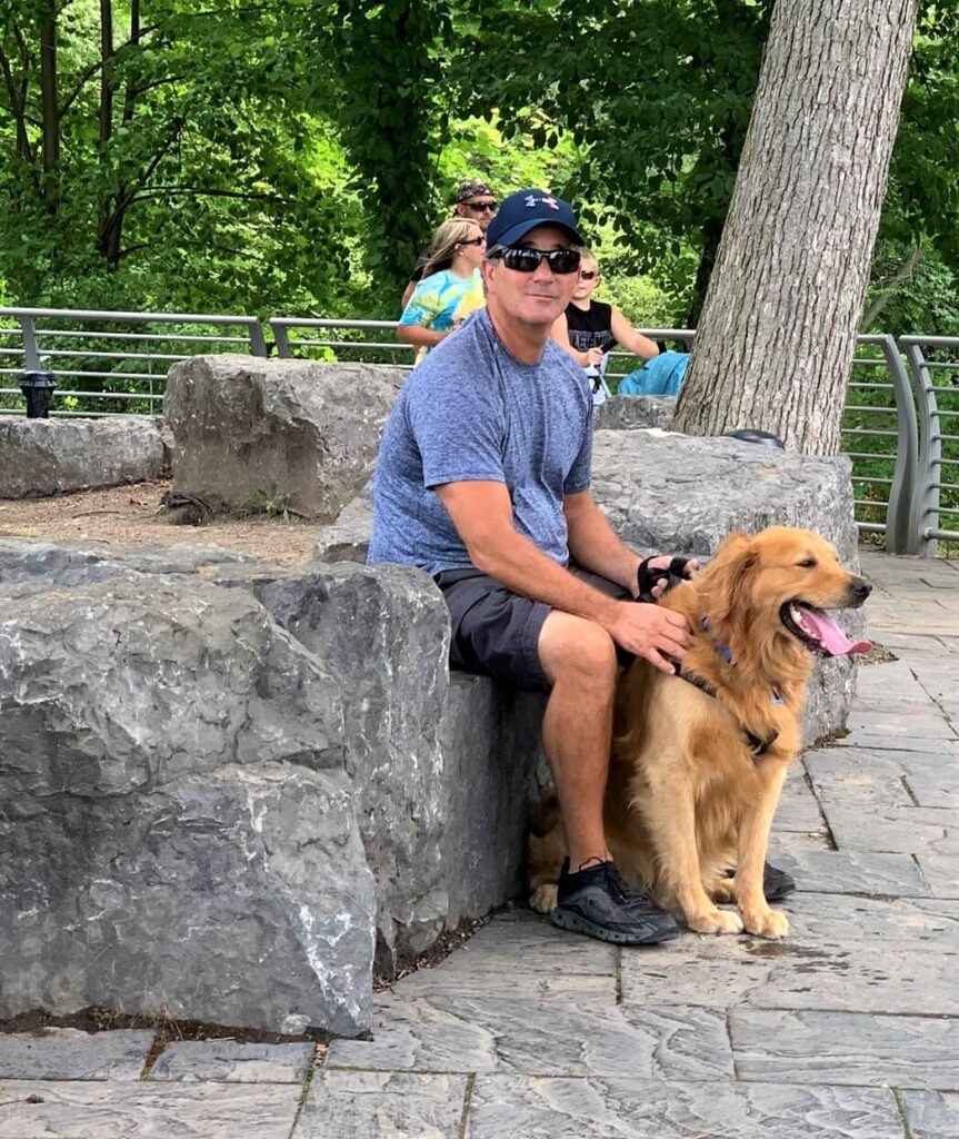 Buddy the Golden Retriever at Niagara Falls State Park